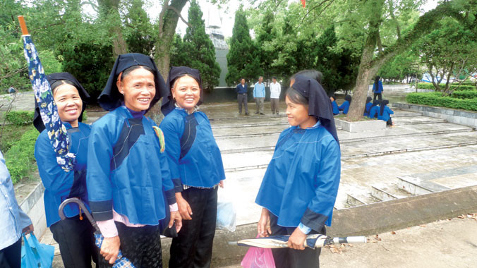 Chuẩn bị vào hội hát. Ảnh: Duy Chiến.