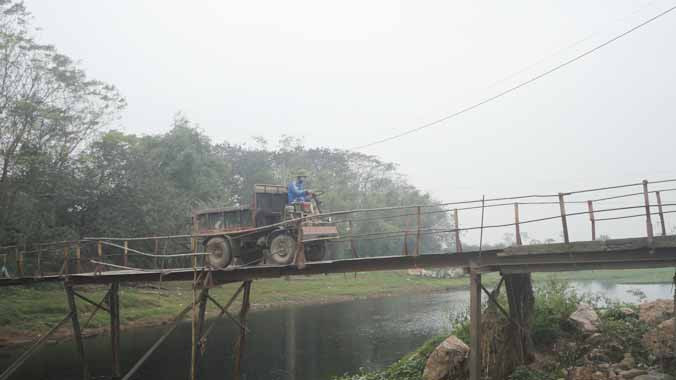 Cầu Đồng Hoàng (quận Hà Đông, Hà Nội) không bảo đảm an toàn giao thông. Ảnh: K.N.