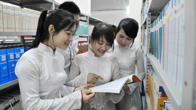 Phong GS, PGS nếu không được kiểm soát chặt chẽ sẽ gây ảnh hưởng trực tiếp đến chất lượng đào tạo, và sinh viên sẽ là đối tượng chịu ảnh hưởng trực tiếp. Ảnh: Hồng Vĩnh.