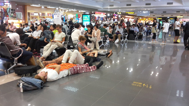 Tình hình chậm hủy chuyến lại bùng phát sau một thời gian được cải thiện. Ảnh: Bảo An.