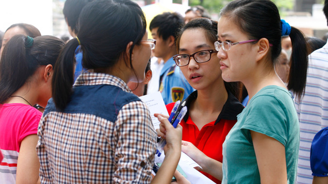 Thí sinh dự thi đại học năm 2014 tại Hà Nội. Ảnh: Hồng Vĩnh.