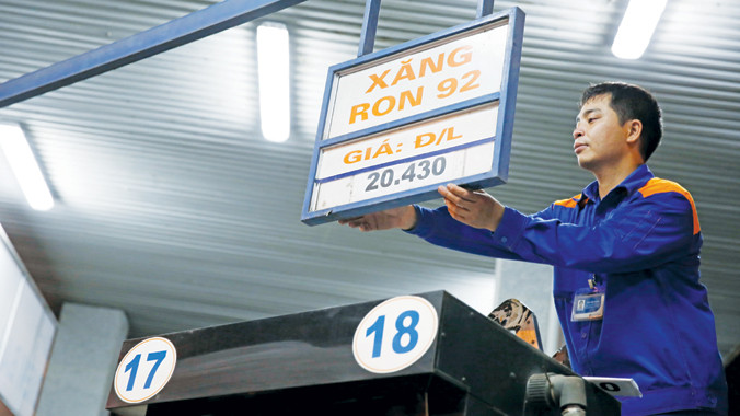 Giá xăng tăng lần thứ 3 từ đầu năm. Ảnh: Hồng Vĩnh.