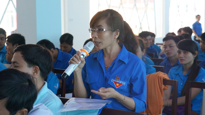 Đoàn viên thanh niên công nhân tham dự tọa đàm “Tiếp sức người lao động, thanh niên công nhân”.