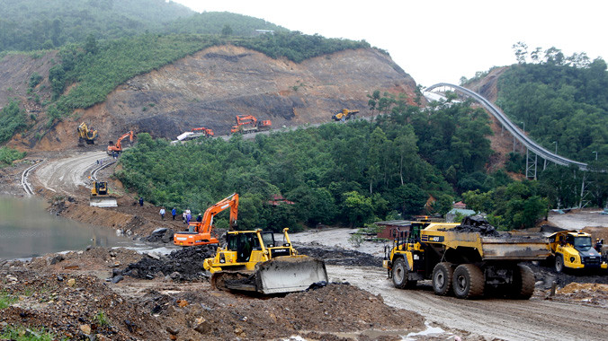 Mưa lũ ảnh hưởng nghiêm trọng kế hoạch sản xuất của ngành than. Ảnh: Như Ý.