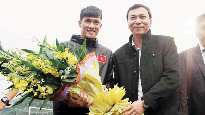 Công Vinh (trái) mong có danh hiệu Quả bóng vàng thứ 4 trong sự nghiệp. Ảnh: VSI.