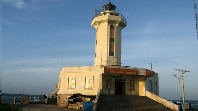 Ngọn hải đăng trên đảo Trường Sa Lớn. Ảnh: L.H.V.