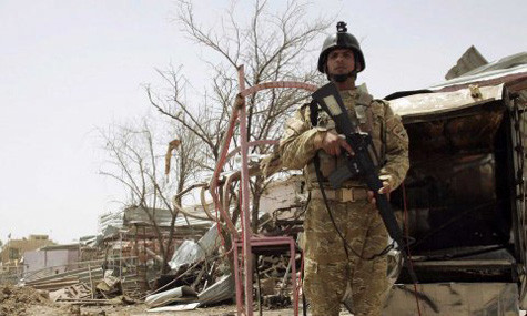 Cảnh sát Iraq canh gác bên ngoài nhà tù sau vụ vượt ngục.