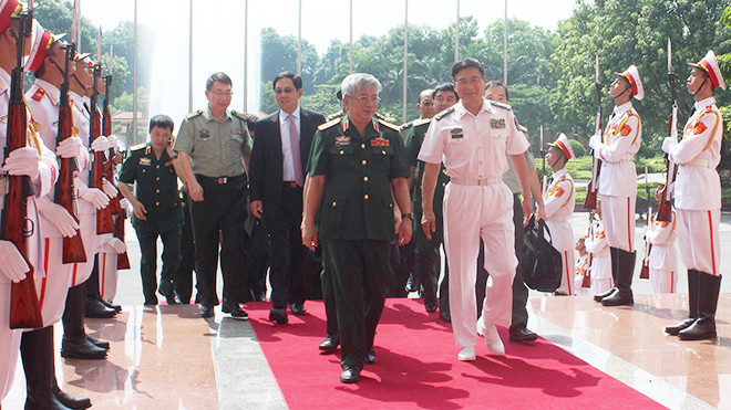 Thượng tướng Nguyễn Chí Vịnh và Thượng tướng Tôn Kiến Quốc dẫn đầu đoàn đại biểu Bộ Quốc phòng hai nước tiến hành phiên Đối thoại chiều 10/8. Ảnh: Nguyễn Minh.