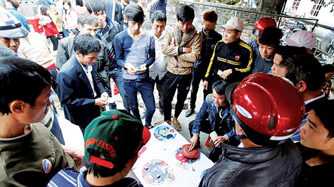 Công an Hà Nội kiên quyết triệt xóa nạn cờ bạc tại lễ hội (ảnh minh họa).