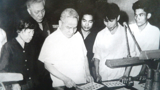 Bộ trưởng Trần Quốc Hoàn (thứ 3 từ trái sang) thăm và làm việc với lãnh đạo Sở Công an TPHCM.