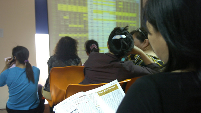 Tiền lại đổ vào chứng khoán. Ảnh: Như Ý.