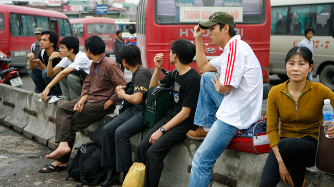 Để đảm bảo quyền lợi người tiêu dùng, cơ quan chức năng sẽ xử phạt doanh nghiệp vận tải không giảm giá cước. Ảnh: Hồng Vĩnh.