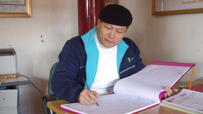 Võ sư - Viện sĩ Ngô Xuân Bính vẫn miệt mài làm việc hằng đêm.