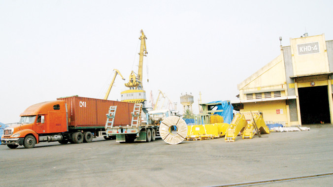 Đang làm ăn hiệu quả thấp, nhưng cảng Hải Phòng được nhiều tư nhân muốn mua để đầu tư. Ảnh: Lê Hữu Việt.