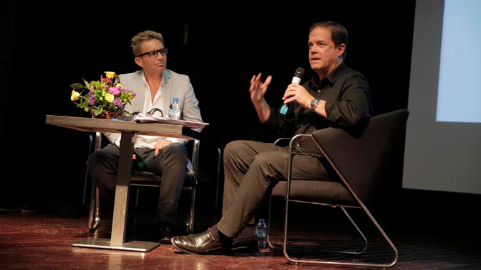 Nhà sản xuất Jon Kuyper (phải).