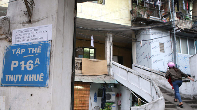 Dự án cao ốc quốc tế Hồ Tây “dậm chân tại chỗ” do thi công cạnh khu nhà nguy hiểm 16 Thụy Khuê. Ảnh: Như Ý.