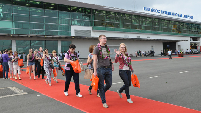 Du khách nước ngoài tại sân bay Phú Quốc.