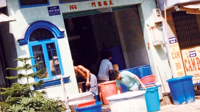 Một điểm sản xuất của lò mứt Phước Thành tại số 166, Xóm Đất, phường 9, quận 11, TPHCM. Ảnh: P.V.