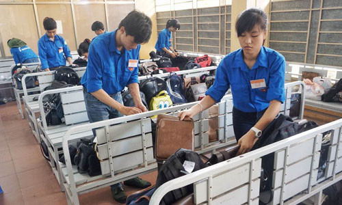 Tại Học viện Kỹ thuật quân sự, thí sinh có một khu gửi đồ riêng, để đảm bảo an ninh. Ảnh: Vnexpress 