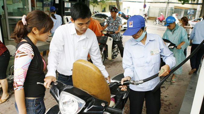 Năm nay, Tập đoàn Xăng dầu Việt Nam sẽ không thưởng Tết vì bị thua lỗ?. Ảnh: Hồng Vĩnh.