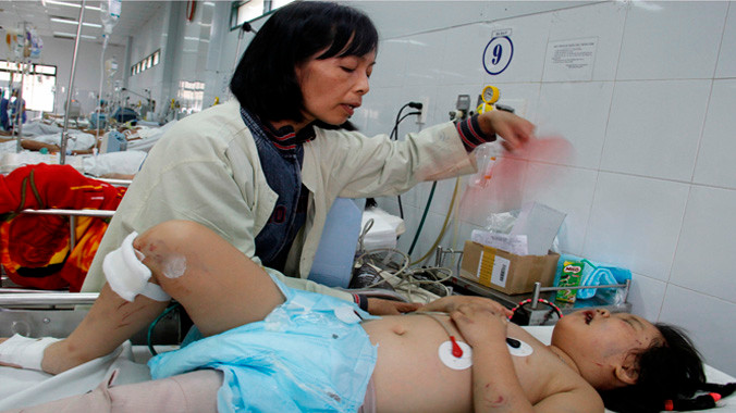 Cháu Trần Khánh Linh (8 tuổi) đã nhận thức và gọi tên được người thân.