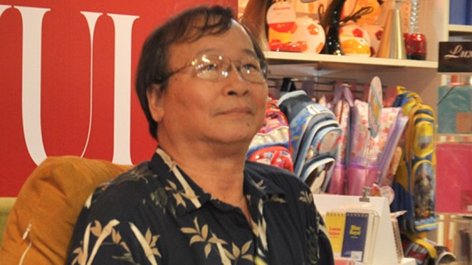 Ba Thợ Tiện (tức nhà báo Hoàng Thoại Châu) đang giao lưu cùng độc giả.