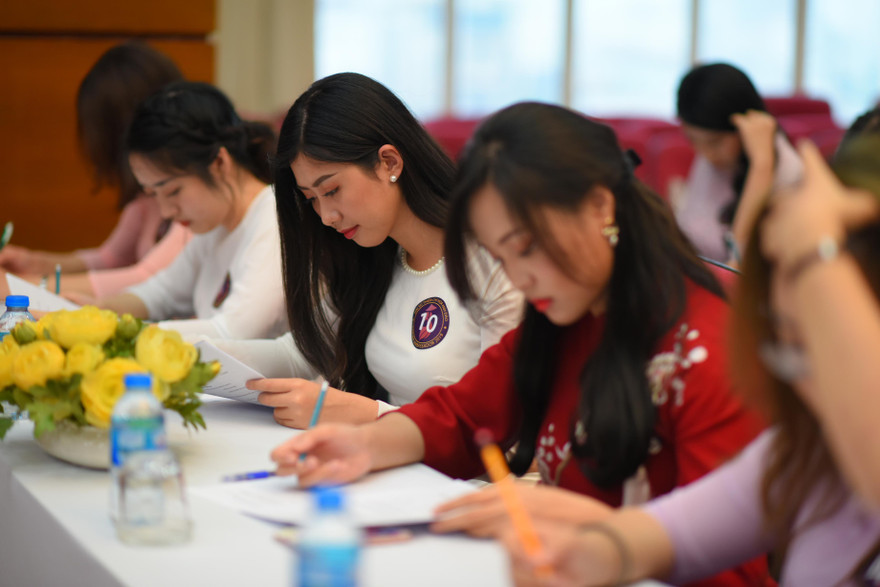 Các thí sinh đang làm bài thi trắc nghiệm tại vòng sơ khảo