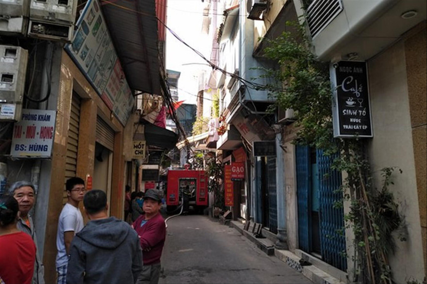 Cháy nhà trong ngõ nhỏ phố Bùi Ngọc Dương (Hai Bà Trưng)