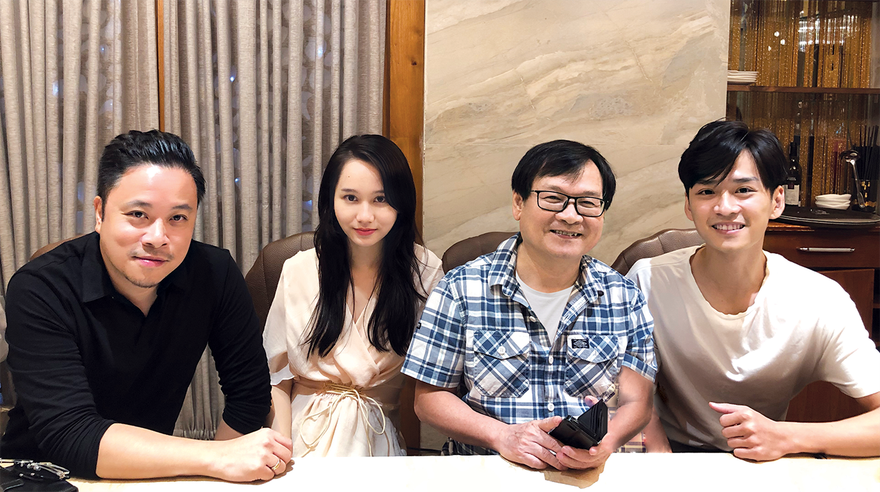 Từ trái qua: Đạo diễn Victor Vũ, diễn viên Nguyễn Trúc Anh (vai Hà Lan), nhà văn Nguyễn Nhật Ánh, diễn viên Trần Nghĩa (vai Ngạn) Ảnh do Nhà sản xuất cung cấp