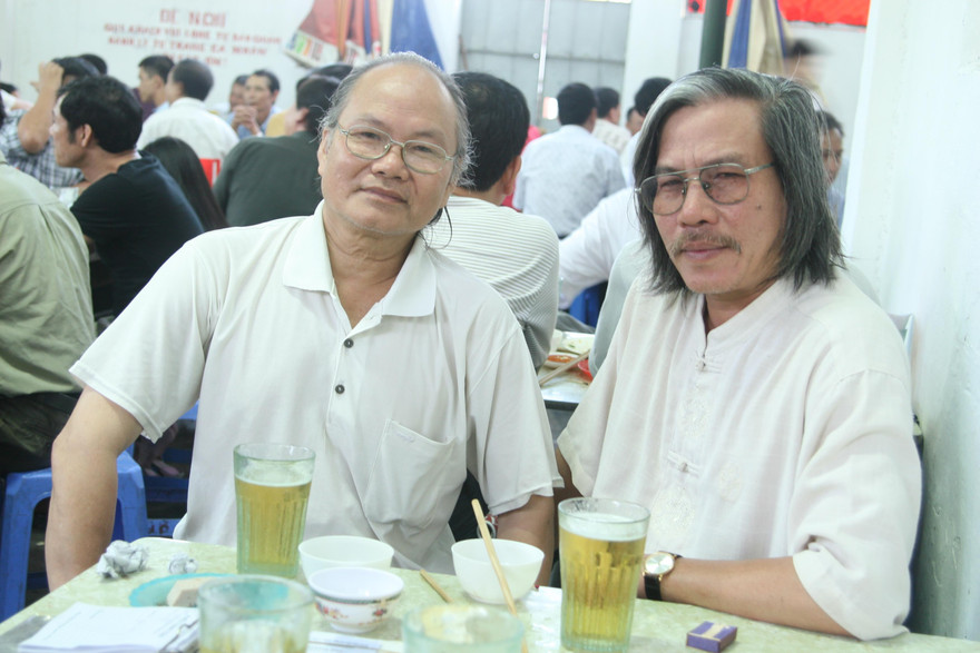 NS Xuân Ba (trái) năm đã xa và tác giả Xuân Ba 