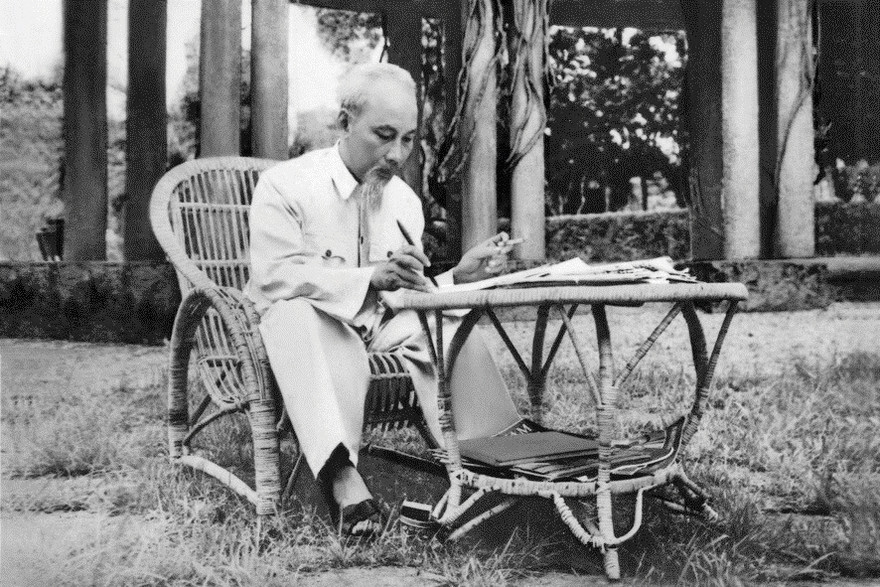 Học tập và làm theo tư tưởng, đạo đức, phong cách Hồ Chí Minh luôn là điều hết sức cần thiết, nhất là trong bối cảnh hiện nay.