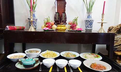 Mâm cơm cúng cho người đã khuất