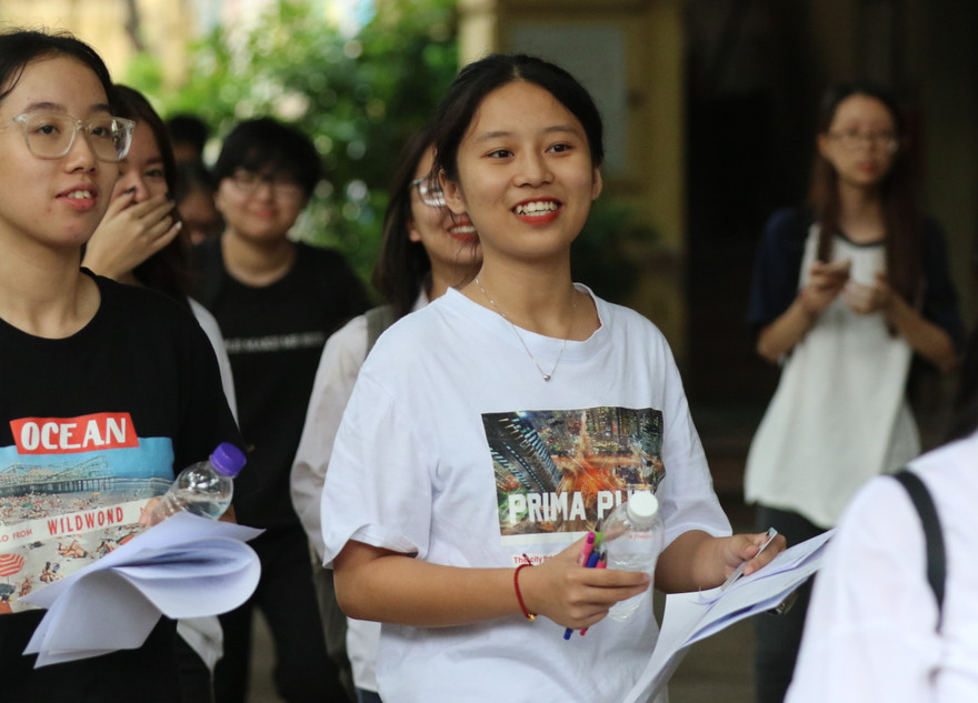 Thí sinh tự tin sau khi thi xong môn Toán tại kỳ thi THPT Quốc gia 2019Ảnh: Ngọc châu