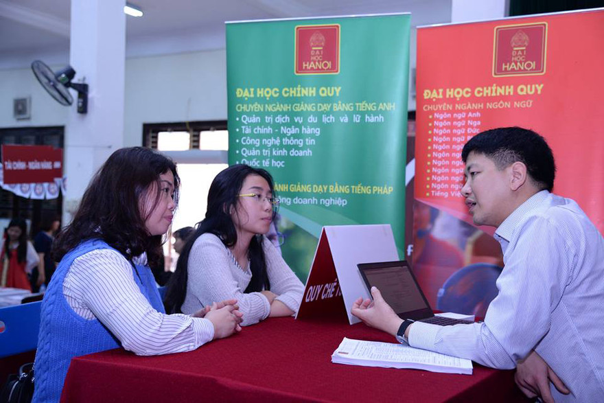 Tư vấn chọn ngành nghề cho thí sinh ảnh: Nghiêm Huê 