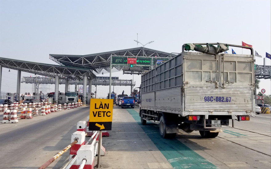 Còn nhiều trạm thu phí chưa triển khai thu phí tự động, Bộ GTVT phải xin Thủ tướng gia hạn thêm 1 năm Ảnh: Phạm Thanh 