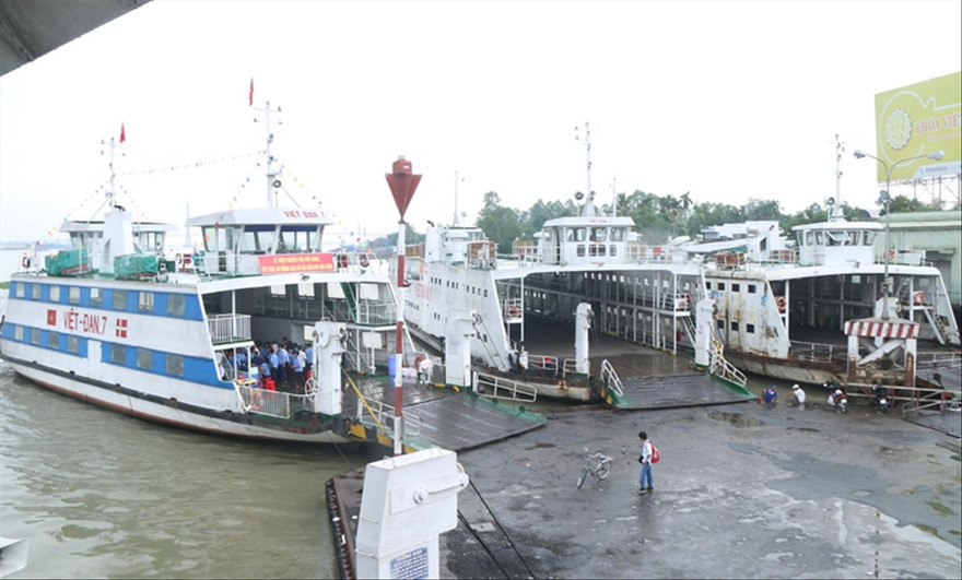 Bến phà Vàm Cống chính thức dừng hoạt động lúc 9 giờ ngày 30/6 sau trăm năm đưa khách sang sông Ảnh: N.H 