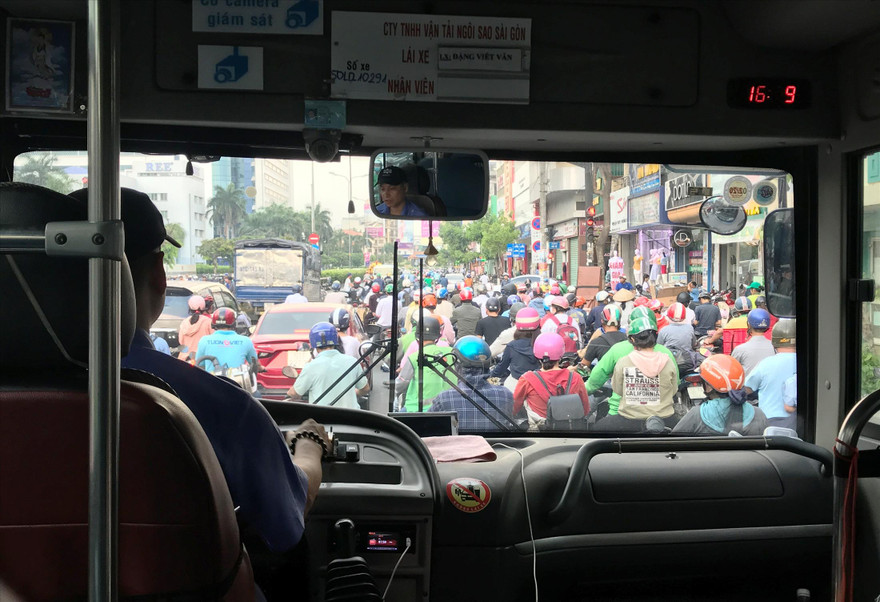 Nhiều khuyết điểm khiến hành khách ngày càng rời xa xe buýt 