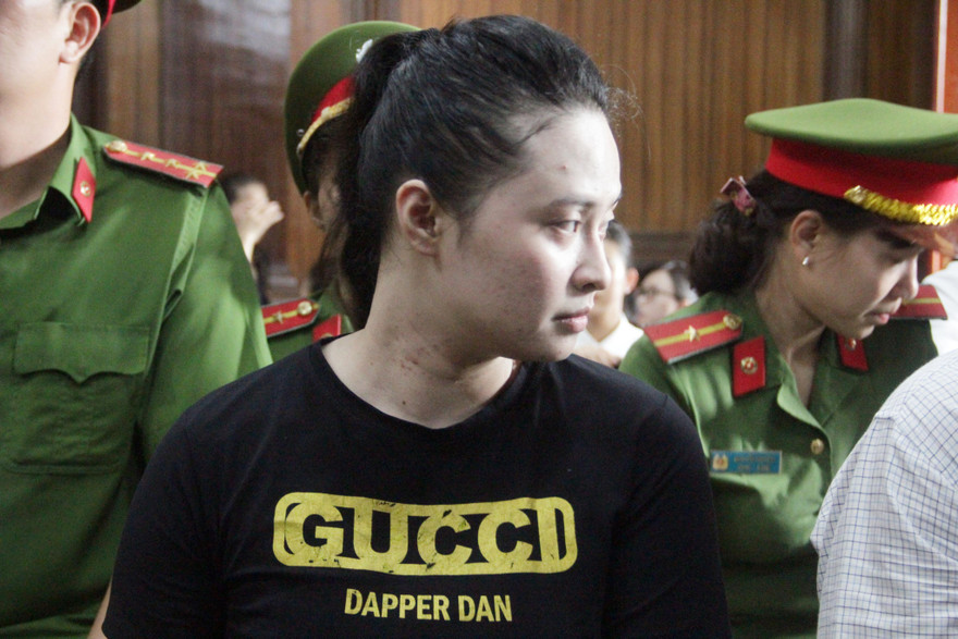 Hot girl "Ngọc Miu" tại tòa chiều qua 8/5 ảnh: Tân Châu