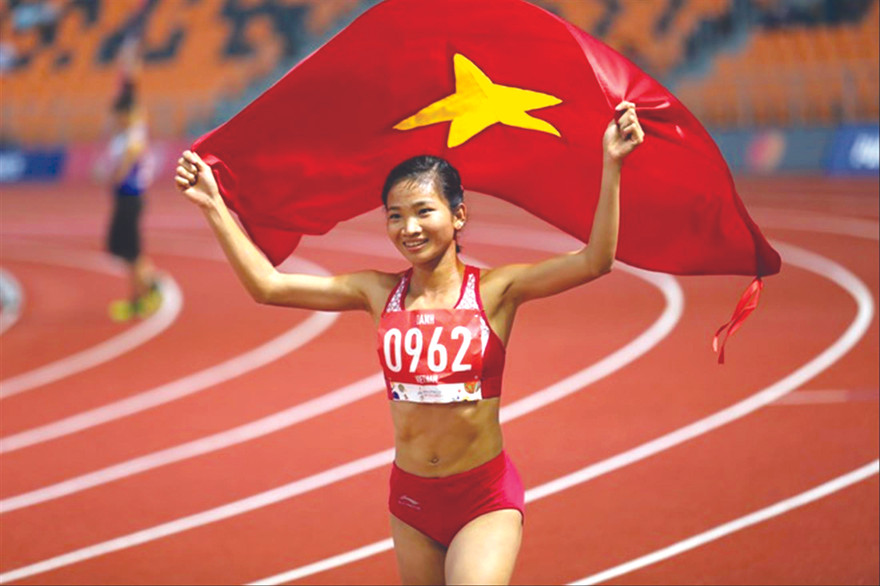 Nguyễn Thị Oanh giành chiến thắng trong cuộc đua danh hiệu VĐV tiêu biểu năm 2019 dù phải đối đầu với những "đối thủ" rất mạnh như Ánh Viên, Huy Hoàng ở môn bơi lội ảnh: H.M 