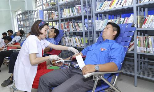 Bạn trẻ ở Khánh Hòa hiến máu tình nguyện Ảnh: CTV