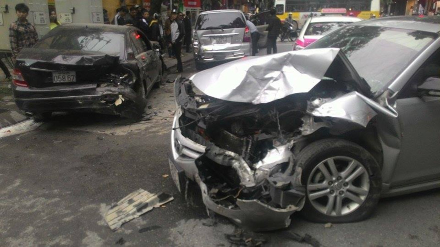 Hiện trường vụ tai nạn kinh hoàng.