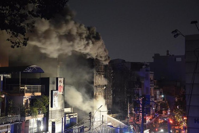 [VIDEO] Cháy lớn ở trung tâm Sài Gòn, khói cao ngút trời