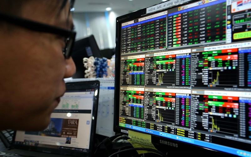 Nhiều nhà đầu tư đã cố bán cổ phiếu bằng mọi giá do tâm lý. Ảnh minh họa