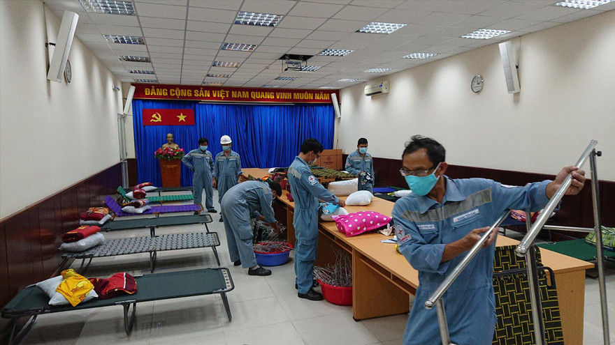 Lực lượng vận hành tại Công ty Nhiệt điện Phú Mỹ thực hiện cắm trại tập trung sản xuất điện 