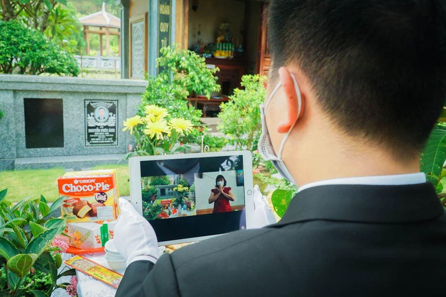 Lễ vu lan được thực hiện qua video call