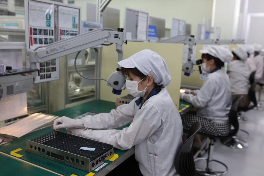 Công nhân trong khu công nghiệp đang đối mặt nguy cơ bị nhiễm COVID rất cao Ảnh: Như ý