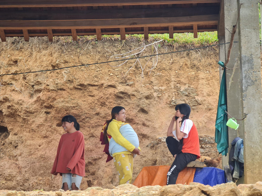 Phụ nữ ở thôn Quế kết hôn từ rất sớm và hầu hết sinh con tại nhà 