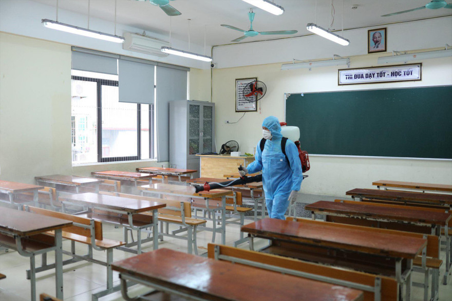 Các trường học sẽ tổng vệ sinh, phun khử khuẩn trước khi đón học sinh tựu trường. Ảnh: Như Ý 
