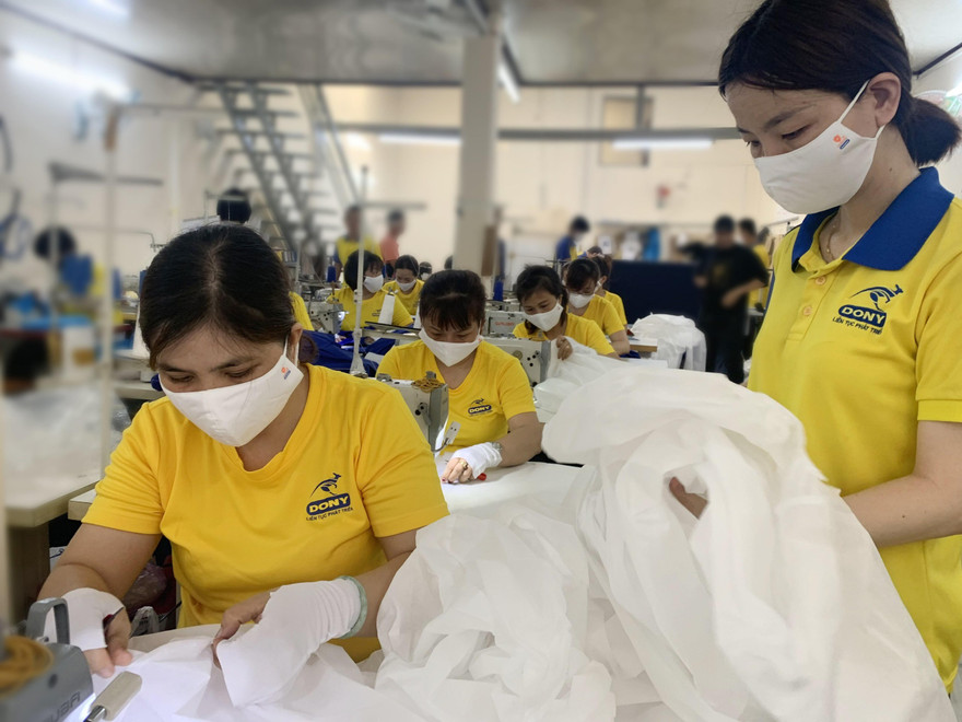 Cty Dony không thể tuyển thêm lao động vì dịch diễn biến phức tạp. Ảnh: U.P 