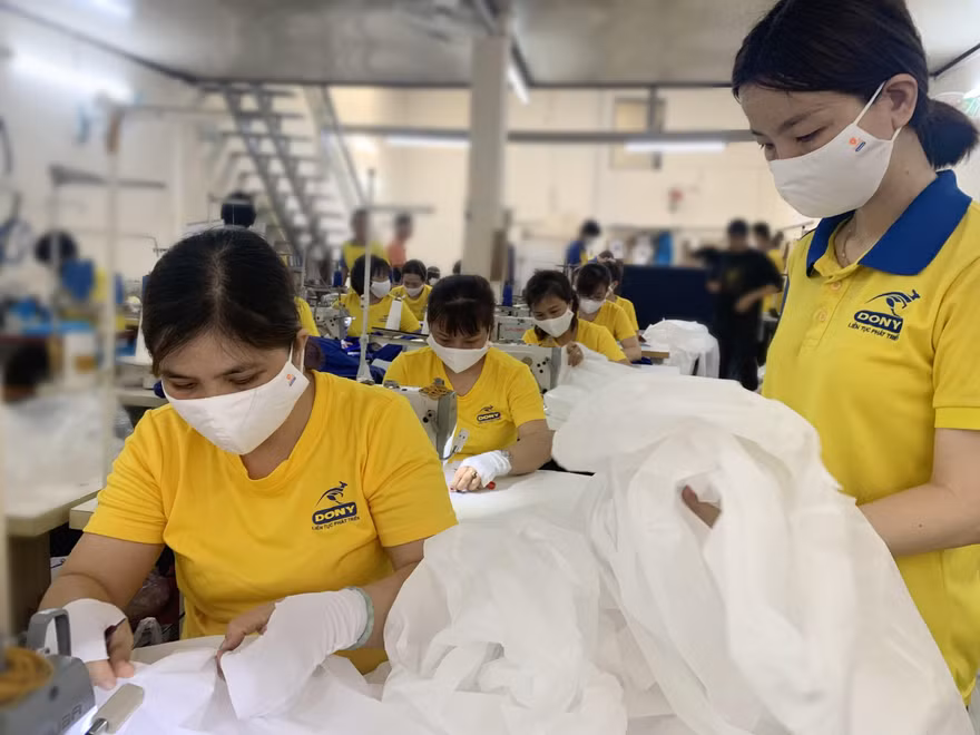 Cty Dony không thể tuyển thêm lao động vì dịch diễn biến phức tạp. Ảnh: U.P 